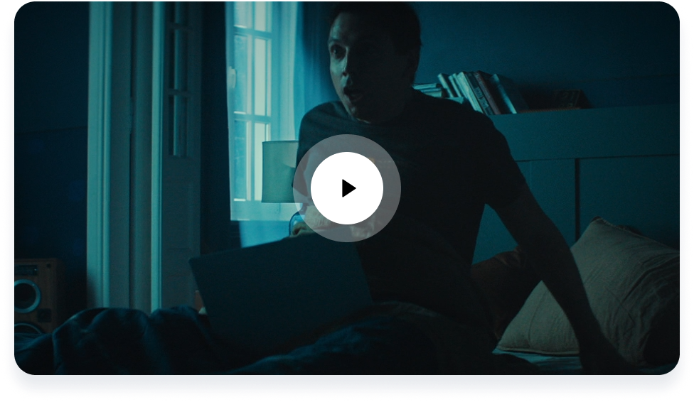 Początkowa klatka video. Śpiący mężczyzna